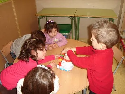 LA VENTANA DE MI CLASE: COMPARTIENDO JUGUETES