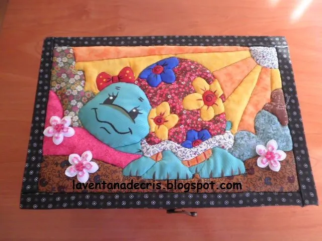 La Ventana de Cris: CAJA DE PATCHWORK SIN AGUJA La Ventana de Cris: CAJA DE PATCHWORK SIN AGUJA