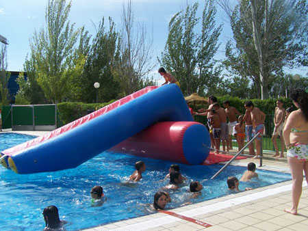 En el verano celebra tu quinceañero en la piscina | Chica de 15