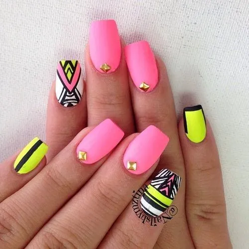 En este verano recuerda tener tus uñas a la moda con colores neon ...