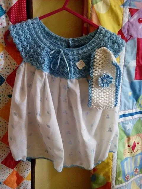 Vestido para bebé con detalle tejido en croché o crochet matizado ... Vestido para bebé con detalle tejido en croché o crochet matizado ...