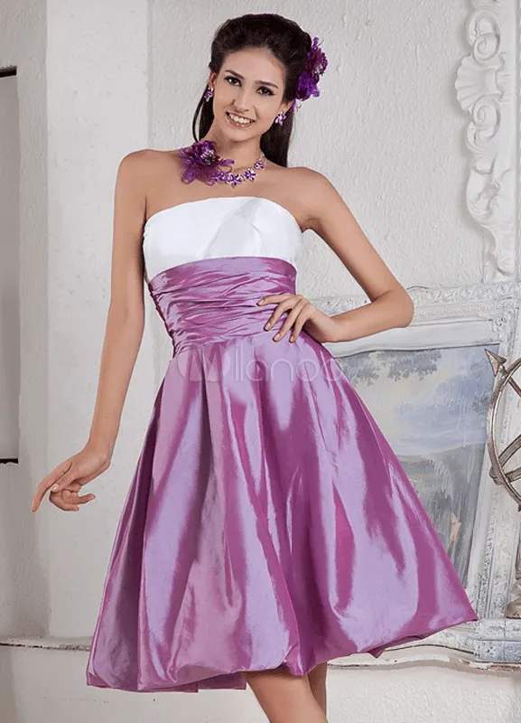 Vestido para cóctel de color lila de tafetán sin tirantes de línea ... Vestido para cóctel de color lila de tafetán sin tirantes de línea ...