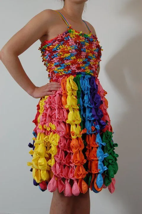 Vestido de globos, realizado por Casey Hansel | Vestidos hechos ...