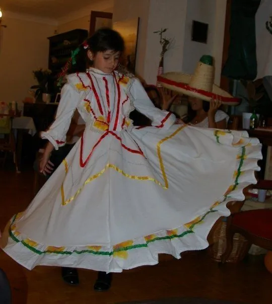 Vestido de jalisco - Las manualidades de Claudia Moriamé Vestido de jalisco - Las manualidades de Claudia Moriamé