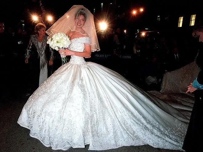 Cuál es el vestido de novia famoso que más te gusta? Cuál es el vestido de novia famoso que más te gusta?
