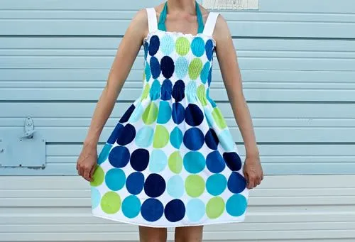 Vestido playero con una toalla - Guía de MANUALIDADES Vestido playero con una toalla - Guía de MANUALIDADES