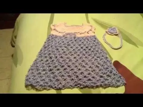 Vestido en punto salomón o espuma de mar y cintilla para la cabeza ...