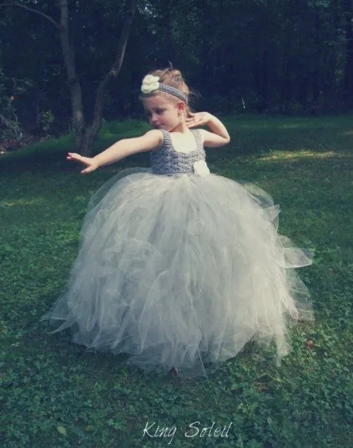Vestido de tul y cuerpo en crochet gris perla | Arras | Pinterest ...