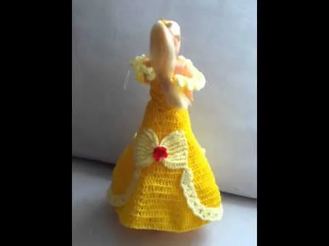 Vestidos para Barbyes a crochet y tela - YouTube Vestidos para Barbyes a crochet y tela - YouTube