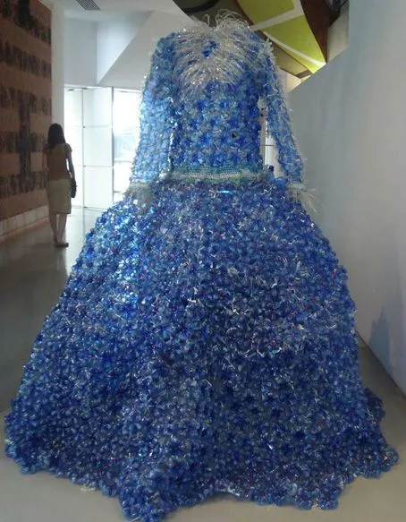 VESTIDOS DE BOTELLAS DE PLÁSTICO. IDEAS ECOLÓGICAS PARA CARNAVAL ...