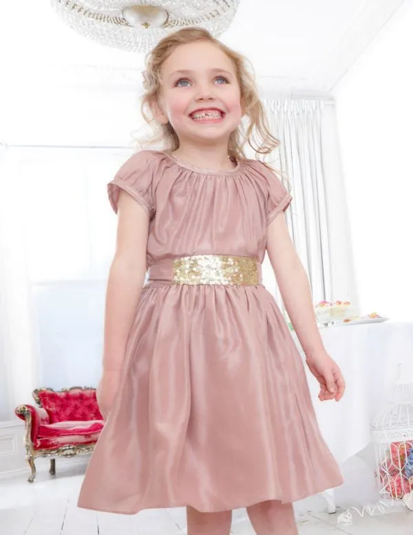 Vestidos elegantes para niñas } | Schöne Frau