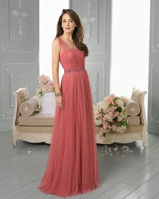 Maravillosos modelos de vestidos para fiestas de noche | AquiModa ...