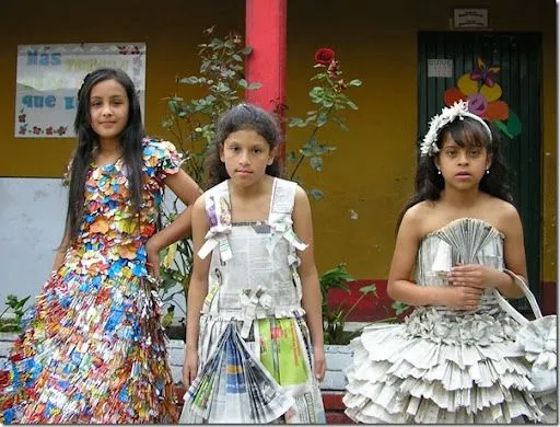 Vestidos hechos con material reciclado para niños - Imagui