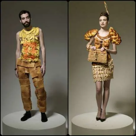 Vestidos hechos de materiales extraños: condones, periódico y comida