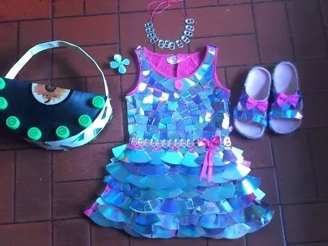 VESTIDOS CON MATERIAL RECICLADO - YouTube