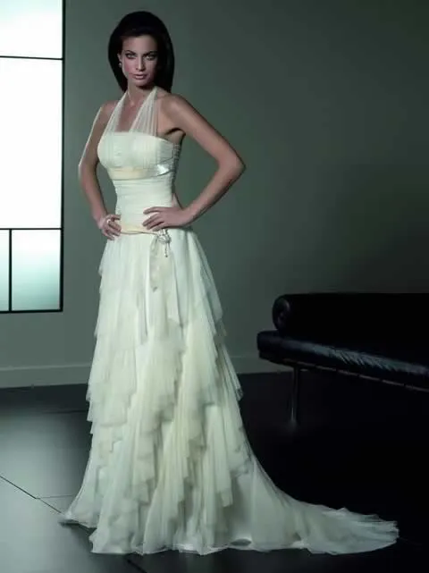 Vestidos de novia sencillos y elegantes - Monyin. Vestidos de novia sencillos y elegantes - Monyin.
