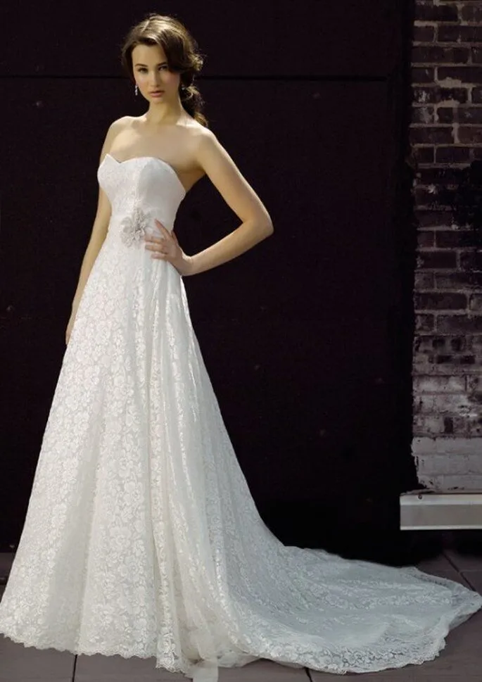Vestidos de novia sencillos y modernos para una boda en verano Vestidos de novia sencillos y modernos para una boda en verano