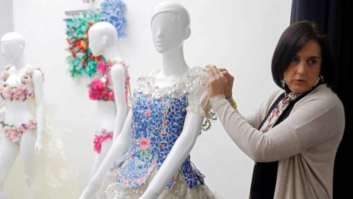 Vestidos reciclados: qué son, cómo hacer uno y tipos de vestidos | Renovables Verdes Vestidos reciclados: qué son, cómo hacer uno y tipos de vestidos | Renovables Verdes