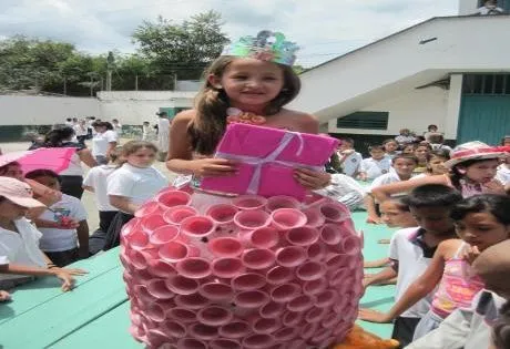 Como hacer un vestido para niña con material reciclable - Imagui