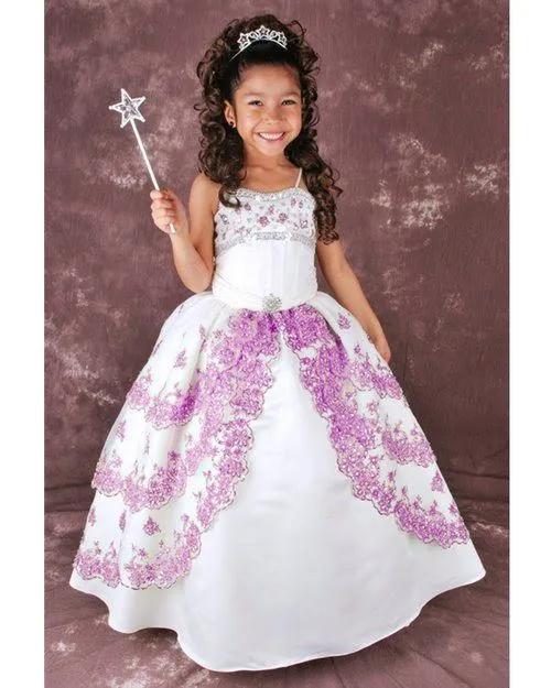 Vestidos de reinas y princesas infantiles ﻿