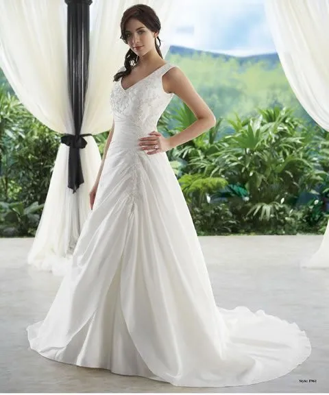 Vestidos y trajes de novia baratos. Desde 690 €