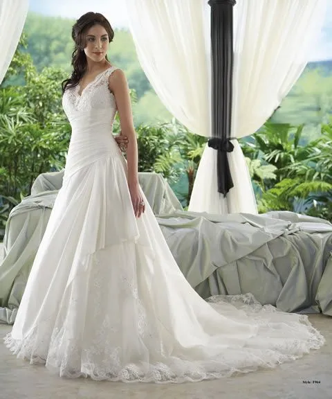 Vestidos y trajes de novia baratos. Desde 690 €