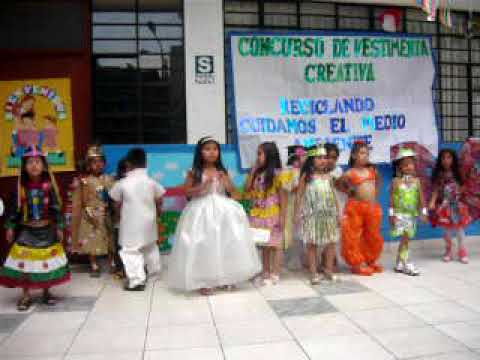 Vestimenta creativa con material reciclable - pasarella inicial de ... Vestimenta creativa con material reciclable - pasarella inicial de ...