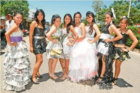 Vestimenta de materiales reciclables para niñas - Imagui