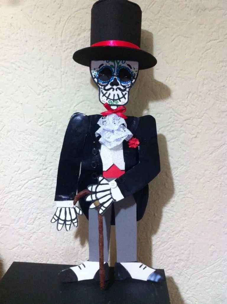 Cómo vestir una calavera de papel para niño: Ideas coloridas y creativas de  Catrín y Catrina | Heraldo de México Oaxaca