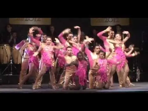 VESTUARIO BAILARINES DE SALSA - YouTube