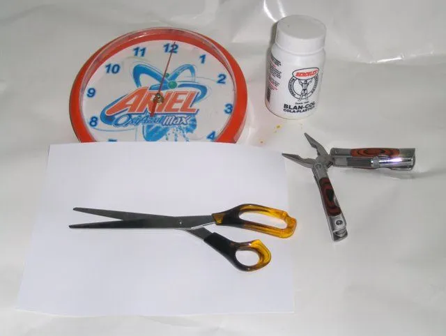 Asi Lo Vi: Como personalizar un reloj de pared Asi Lo Vi: Como personalizar un reloj de pared