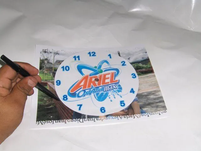 Asi Lo Vi: Como personalizar un reloj de pared