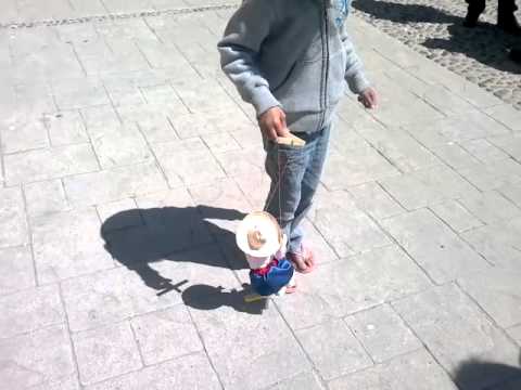 Vianney con su titere en el muelle Ensenada - YouTube