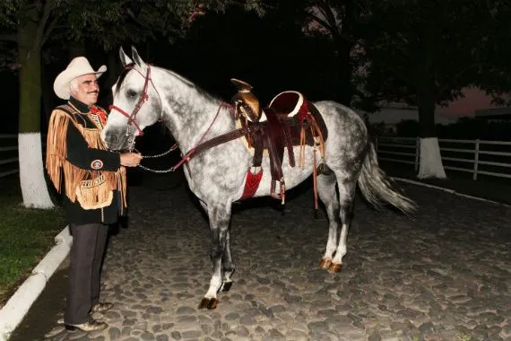 Vicente Fernández se anima con el tango y presenta su proyecto ... Vicente Fernández se anima con el tango y presenta su proyecto ...