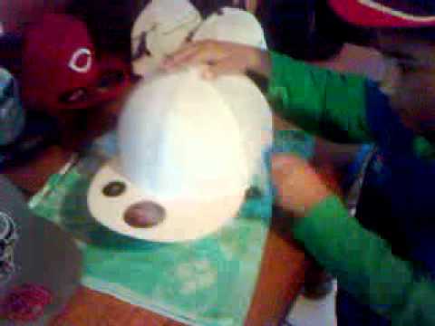 Vicente Lavando Los Gorros. - YouTube