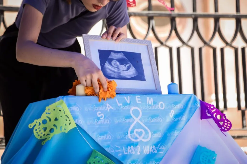 Video: En el Día de los Angelitos, honran también a los bebés no nacidos;  les ponen altar en Culiacán | Línea Directa