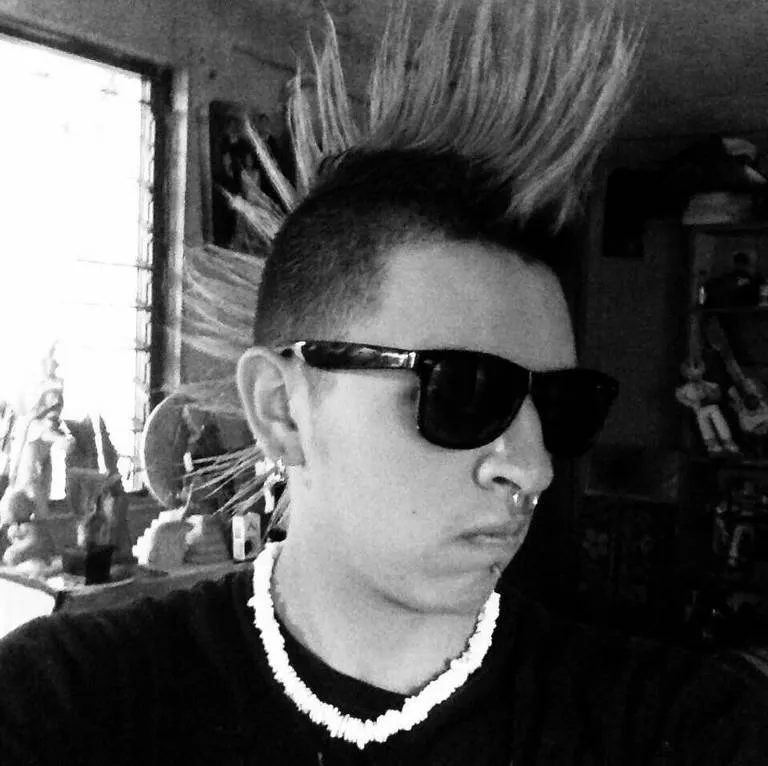 VIDEO] Emos vs punks: el día que se enfrentaron las tribus urbanas en la  CDMX - La Prensa | Noticias policiacas, locales, nacionales