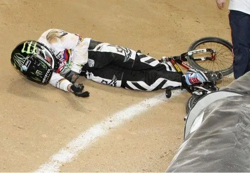 Video :: Increible Caida en Mundial de BMX | Montenbaik Video :: Increible Caida en Mundial de BMX | Montenbaik