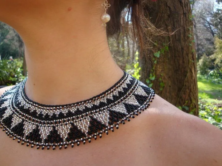 4 vientos artesanias: Collares tejidos con mostacillas de vidrio