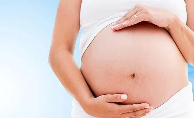 Vientre de una mujer embarazada. | Qué.es
