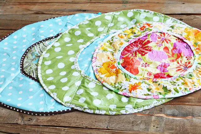 Vinyl Tablecloth Roll Up Diaper Changer Tutorial and Pattern Vinyl Tablecloth Roll Up Diaper Changer Tutorial and Pattern
