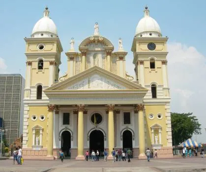 LA VIRGEN MARIA DEL ROSARIO DE CHIQUINQUIRÁ LA VIRGEN MARIA DEL ROSARIO DE CHIQUINQUIRÁ