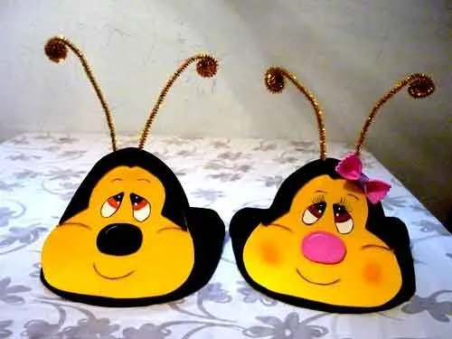 viseras o gorras infantiles. pareja de abejitas elaborados en ...