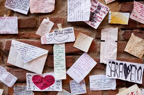 LA VITA E BELLA • Seamos románticos. ¡Que vuelvan las cartas!
