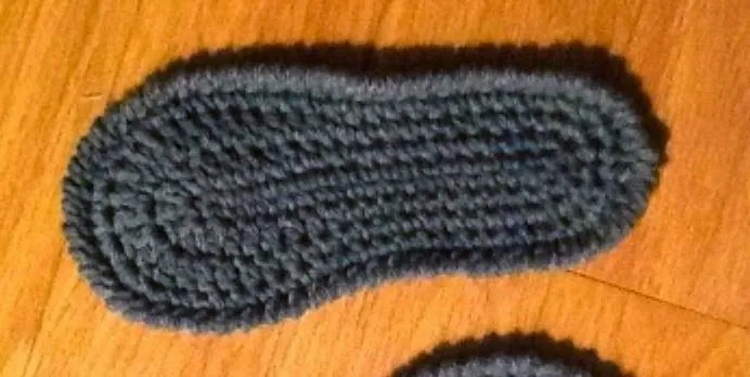Vivre au crochet: Chaussons (pantouffles) - slippers faciles au ... Vivre au crochet: Chaussons (pantouffles) - slippers faciles au ...