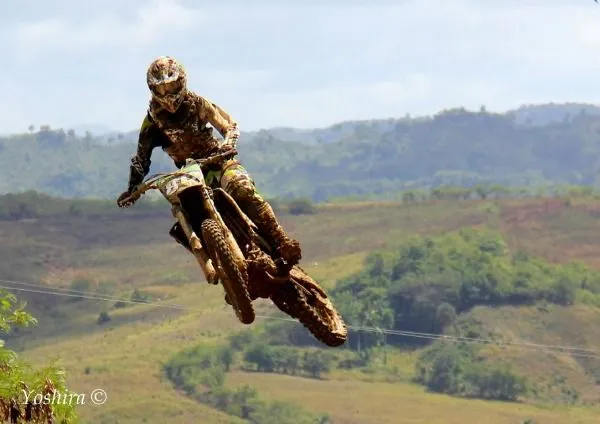 Volando sobre ruedas:Imagenes bacanas de Motocross en RD | Remolacha.