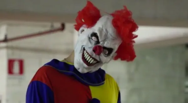 Vuelve 'el payaso loco' pero esta vez con un endemoniado amigo ... Vuelve 'el payaso loco' pero esta vez con un endemoniado amigo ...