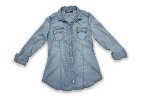 Vuelve en invierno: la camisa vaquera ataca de nuevo | Qué.es Vuelve en invierno: la camisa vaquera ataca de nuevo | Qué.es