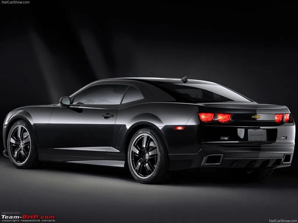 Un Chevrolet Camaro negro un auto estupendo | wallpapernarium
