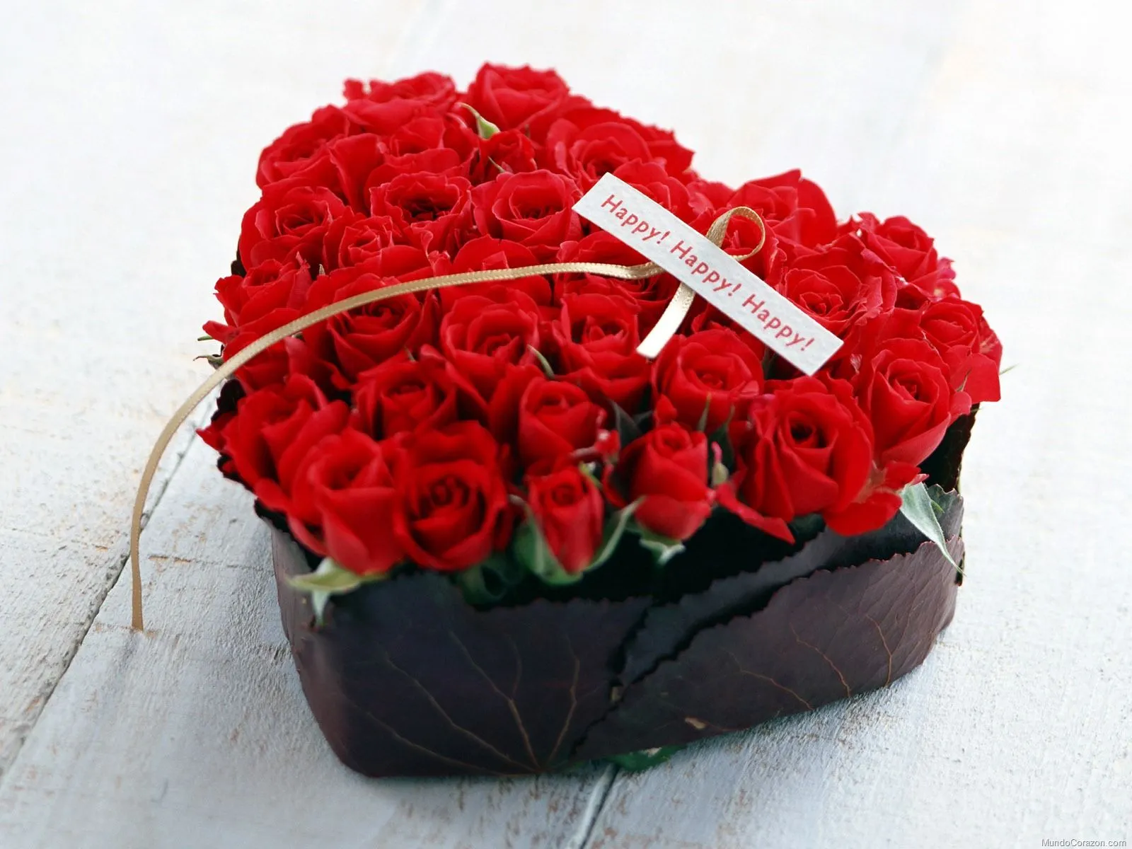 wallpapernarium: Corazón de rosas rojas